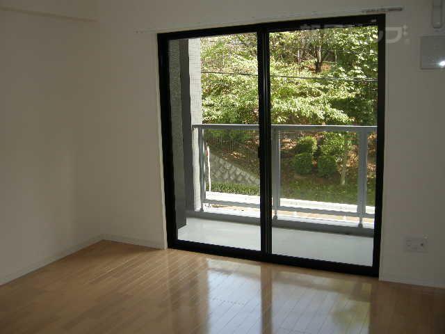 居室・リビング　南東向きの明るいお部屋。