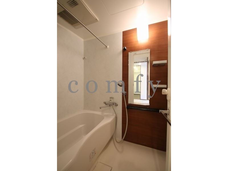 バス・シャワールーム　追焚き・浴室乾燥機付きバス