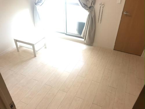 居室・リビング　お部屋は白を基調とし、爽やかな雰囲気です♪