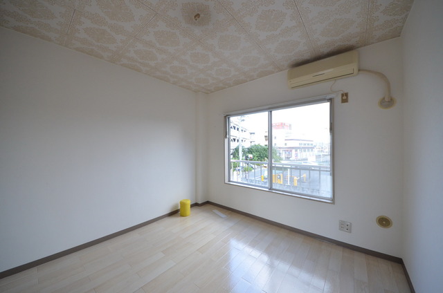 居室・リビング　★大きな窓が、お部屋を明るくしてくれます★