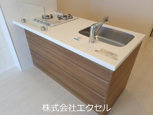 キッチン　綺麗で広々としたキッチンです。