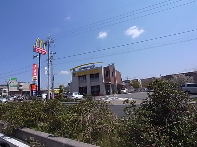 飲食店　マクドナルド 南生駒店（飲食店）まで855m