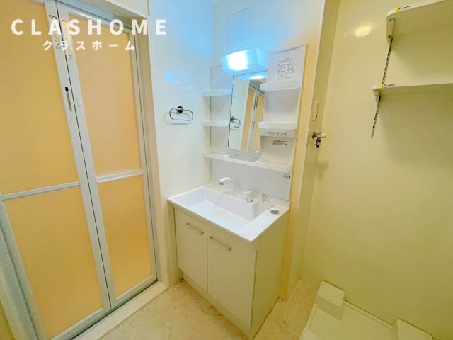 洗面設備　同物件の別部屋になります。