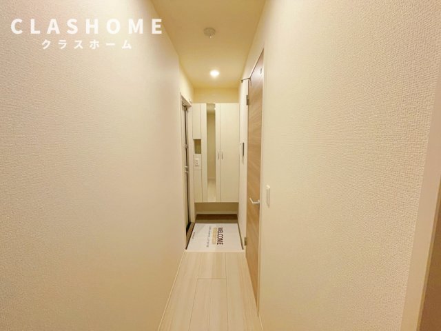 玄関　同物件の別部屋になります。