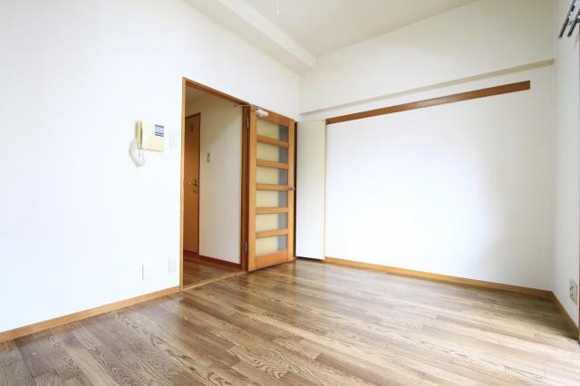 居室・リビング　３０２号室の写真です