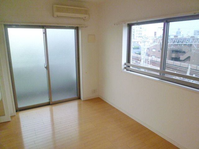 居室・リビング　★２面採光で明るいお部屋です★