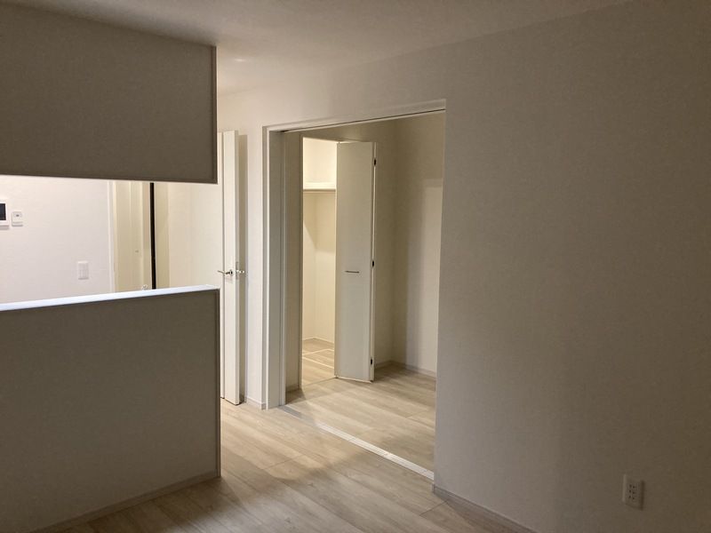 居室・リビング　別部屋参考写真となります