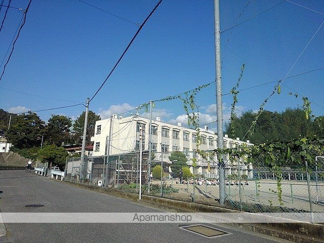 小学校　本郷小学校（小学校）まで950m