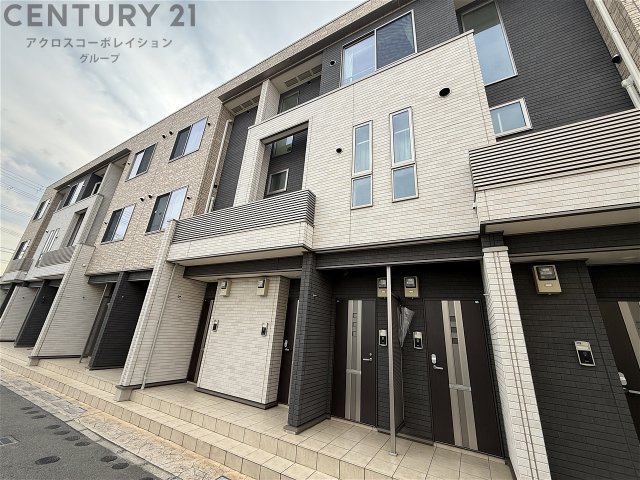 建物外観　敷地内に駐車場あります！