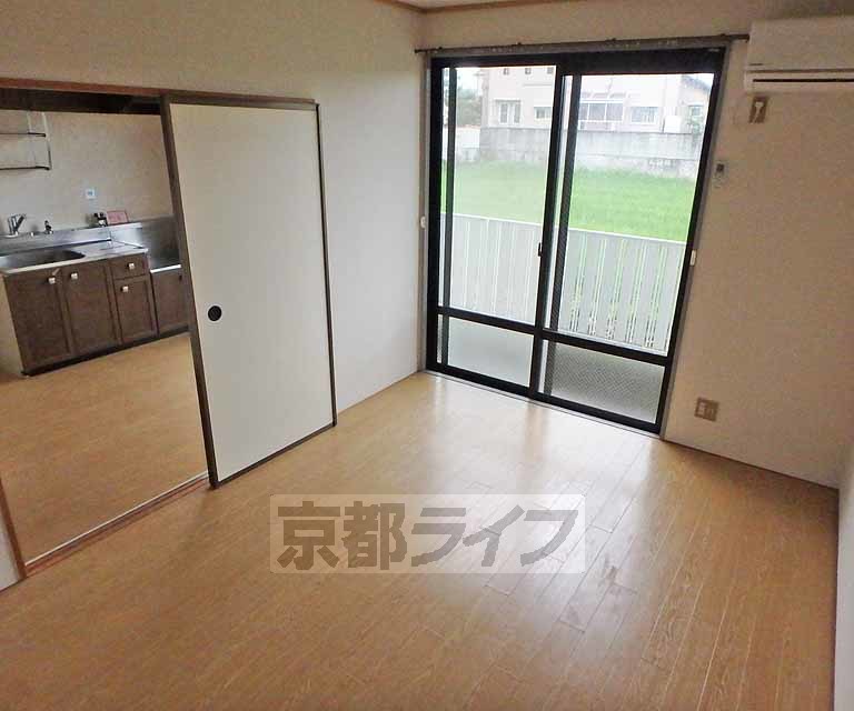 居室・リビング　ベランダに面したお部屋です