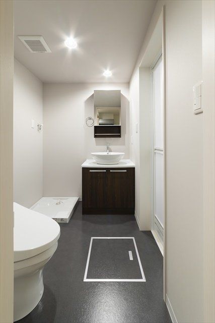 洗面設備　★鏡を開けると収納になっている独立洗面化粧台★