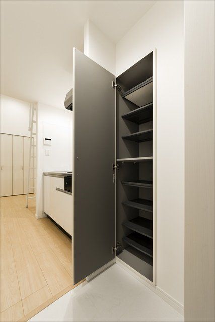 玄関　★玄関にはトールタイプの下駄箱完備★