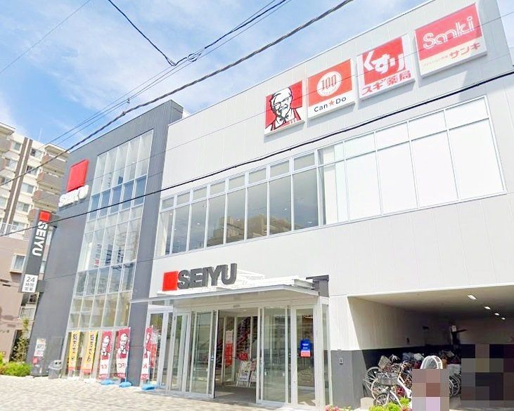 ドラックストア　スギ薬局東大宮店（ドラッグストア）まで300m