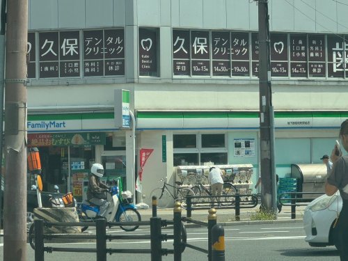 コンビニ　ファミリーマート キューズタウン店（コンビニ）まで96m