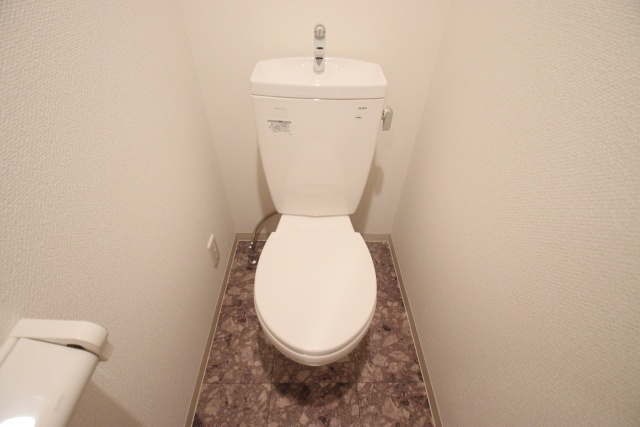 トイレ　※別室の参考写真の為、現況優先です。