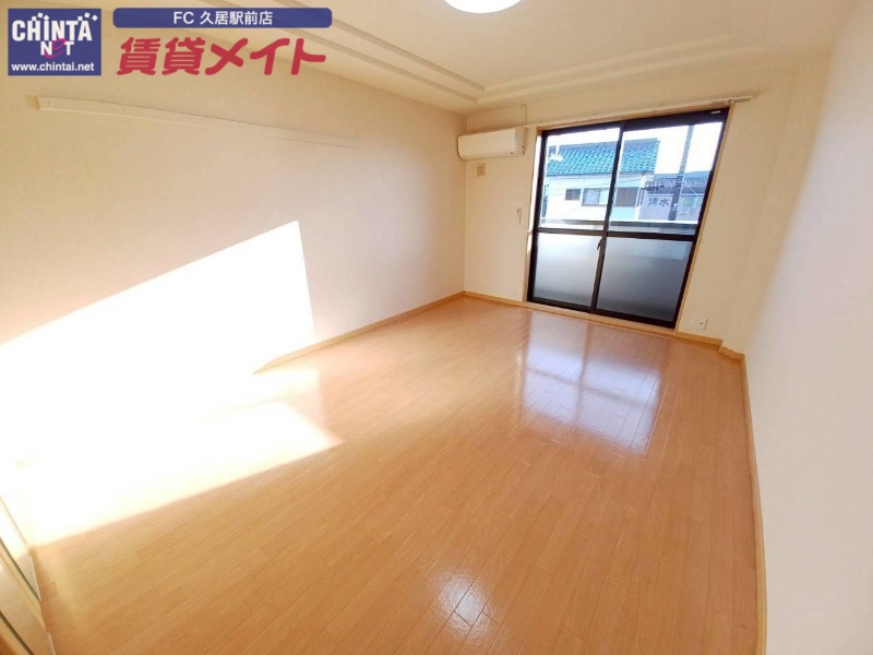 居室・リビング　同型参考写真