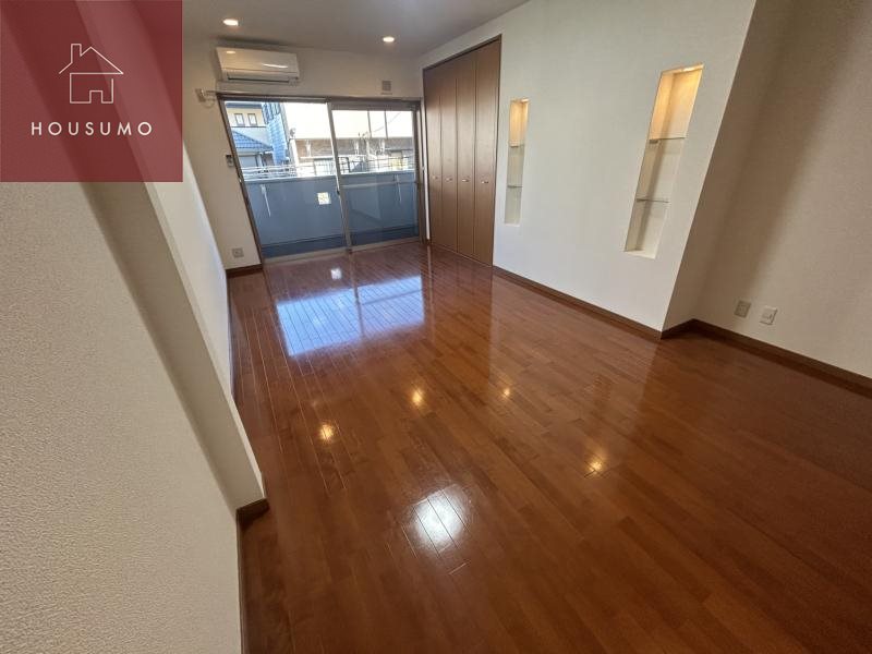 居室・リビング　こちらの居間で趣味の時間をお楽しみください