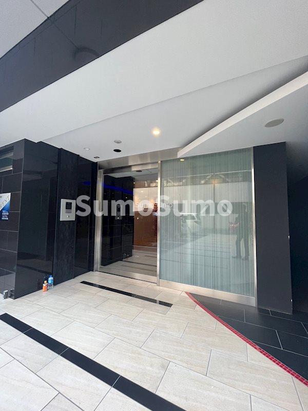 エントランス　落ち着いたエントランスです