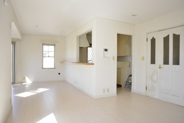 居室・リビング　＊前回募集時の写真です＊家具・家電・備品等は賃貸に含みません