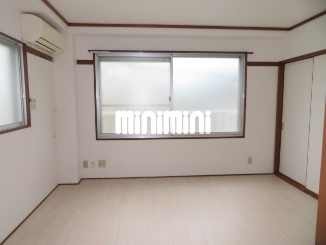 居室・リビング　２階角部屋