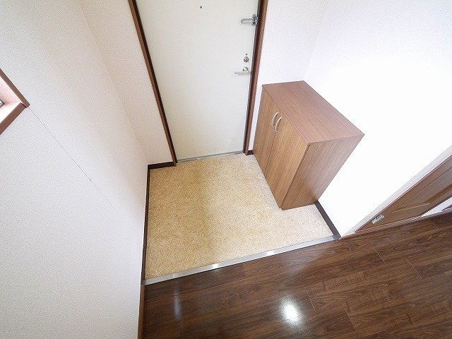 玄関　出入りのしやすい広い玄関です