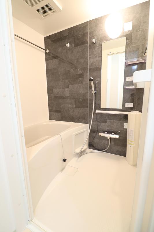 バス・シャワールーム　追い焚き機能、浴室乾燥機付きバス