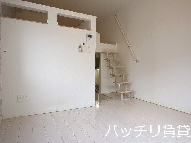 居室・リビング　別号室タイプの為、現状を優先致します。