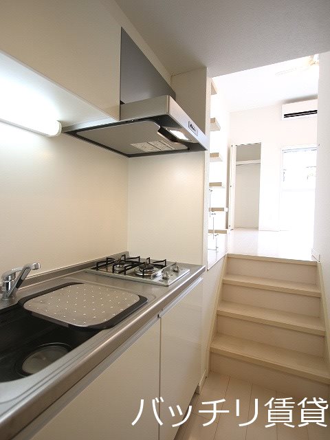 キッチン　別号室タイプの為、現状を優先致します。