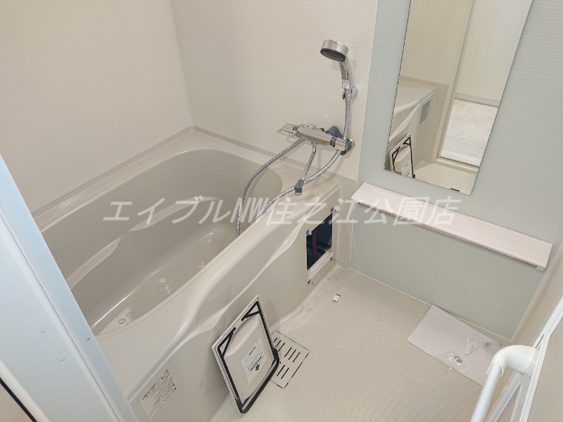 バス・シャワールーム　建築中写真★奇数階と偶数階で壁クロスと床の色が異なります★