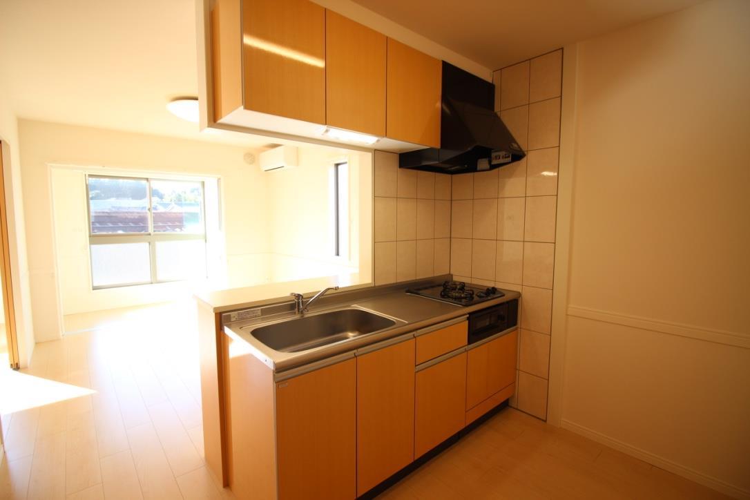 キッチン　ガスコンロ２口グリル付き