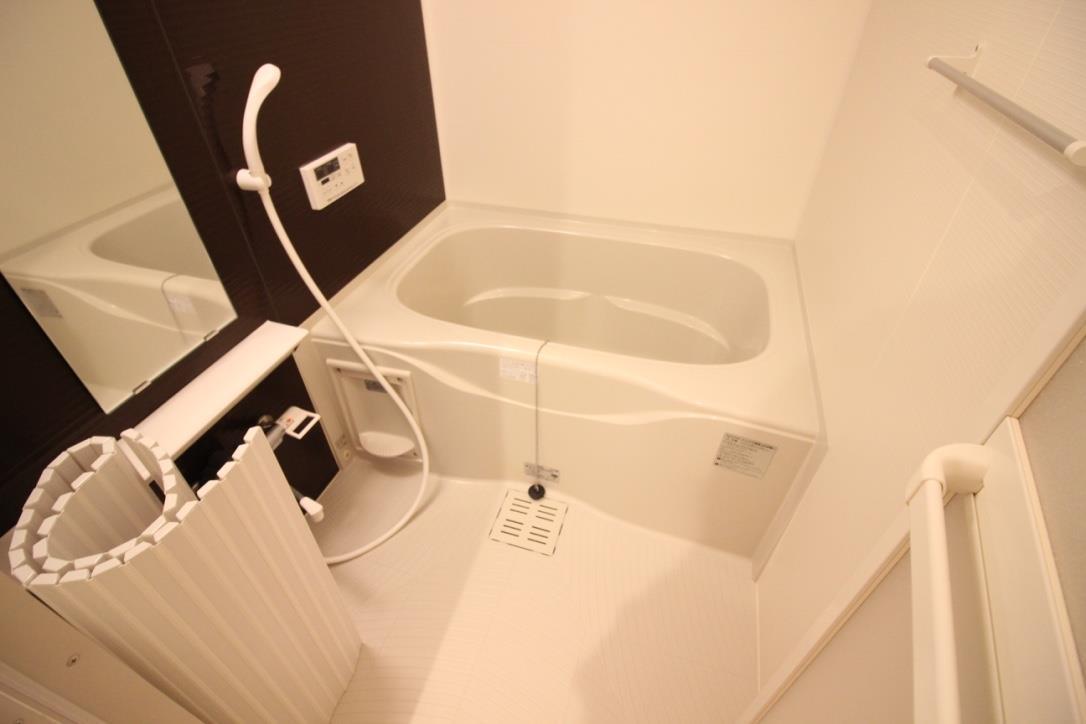 バス・シャワールーム　追焚・浴室乾燥機付き