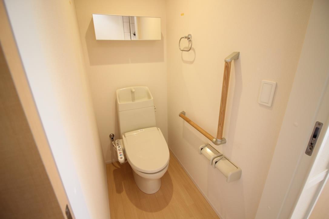 トイレ　洗浄暖房便座