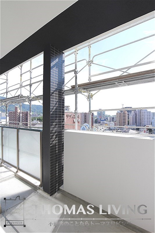 バルコニー　お部屋によってクロスや建具の配色が異なります。現状優先。