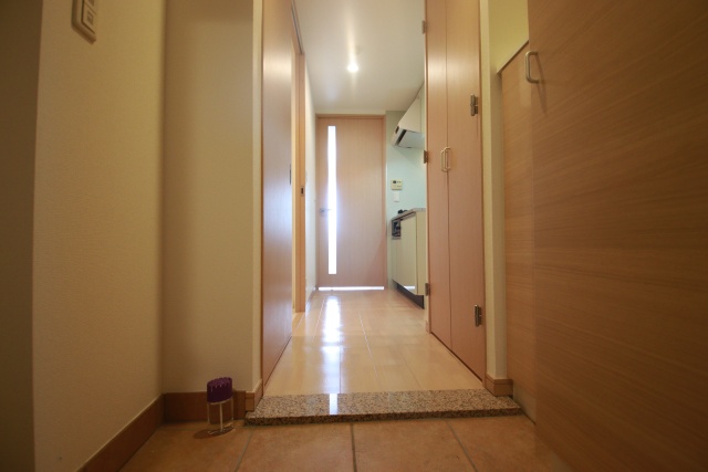 玄関　※別室の参考写真の為、現況優先です。