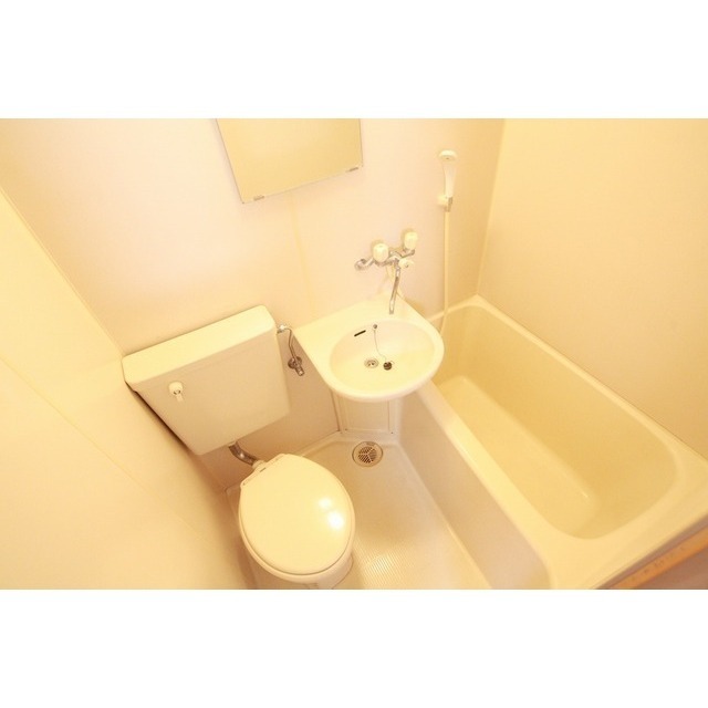 バス・シャワールーム　バス、洗面、トイレ