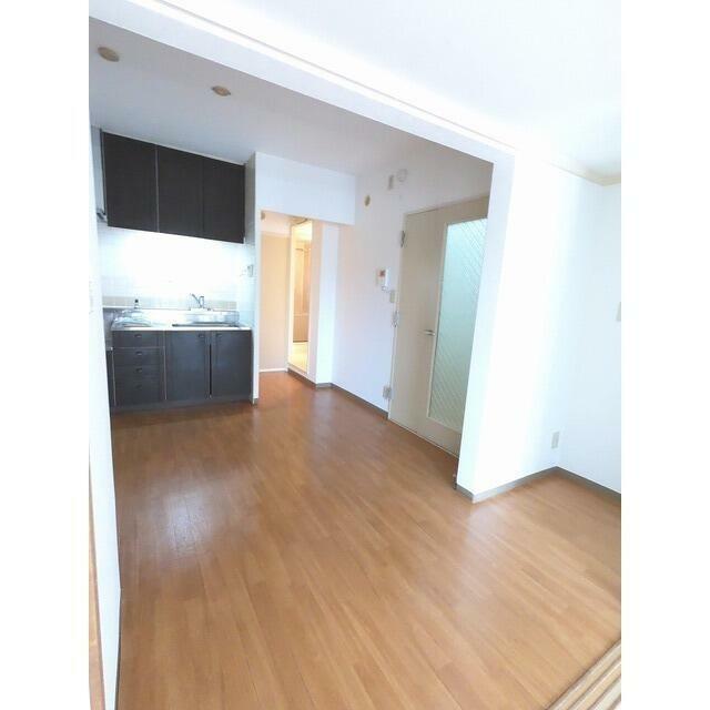 居室・リビング　参考写真（同物件別部屋）