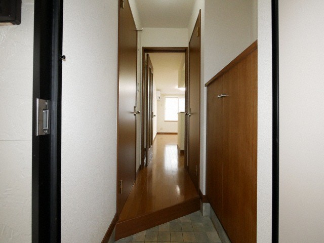 玄関　※他号室の写真になります。ご参考ください