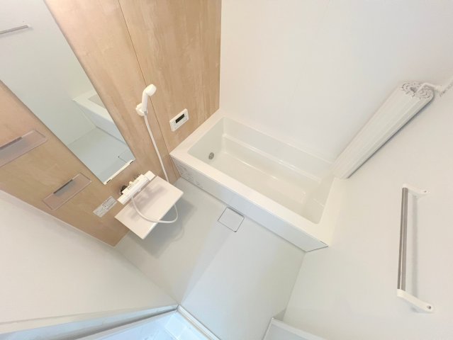 バス・シャワールーム　広めのお風呂は一日の疲れを癒してくれます。