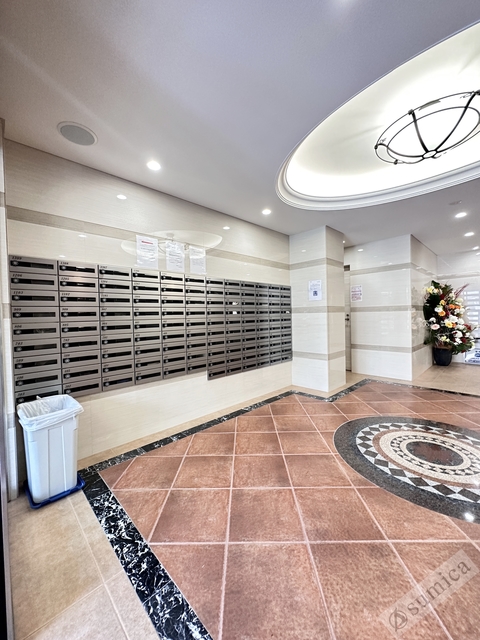 エントランス　明るいエントランスであなたのお帰りをお待ちします＾＾