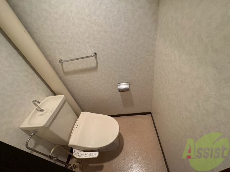 トイレ　ウォシュレットが付いてるのは嬉しいですね。