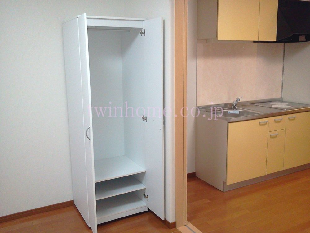 その他　洋服入も付いています