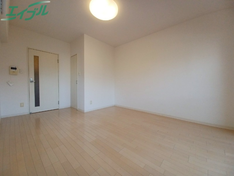 居室・リビング　別部屋参考写真です