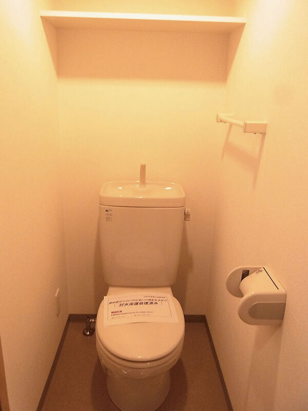 トイレ　参考写真（同物件別部屋）