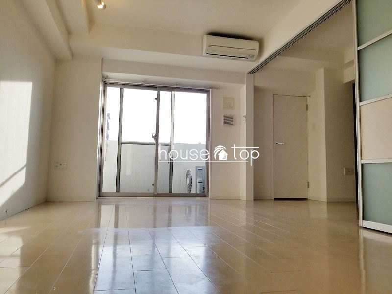 居室・リビング　とても明るい南面リビング！！