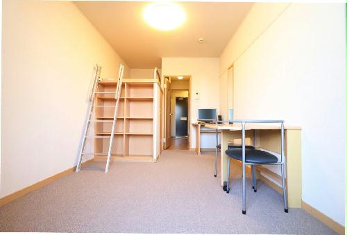 居室・リビング　当社人気のハイベッドタイプのお部屋です☆