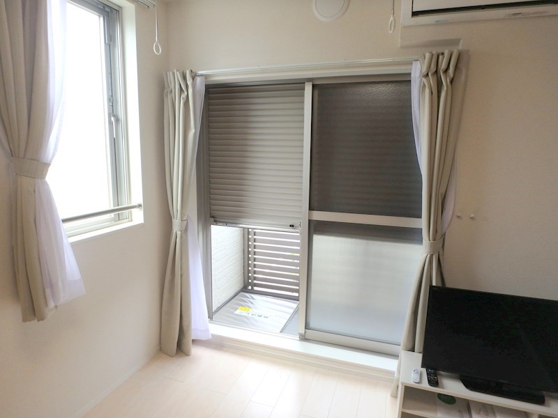 セキュリティ　防犯シャッターが設置されています