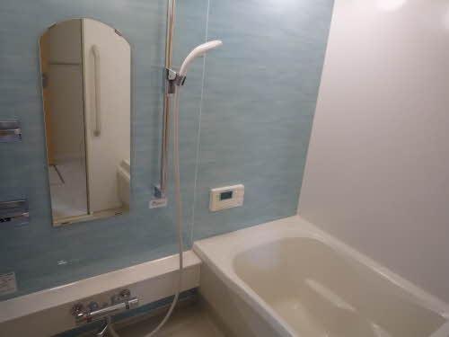 バス・シャワールーム　浴室乾燥機、追焚機能付の広々バスルーム！