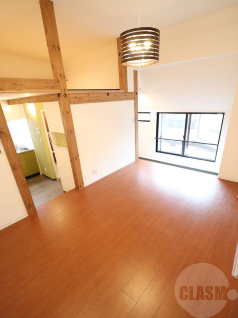 居室・リビング　ロフト付きデザイナーズ物件です