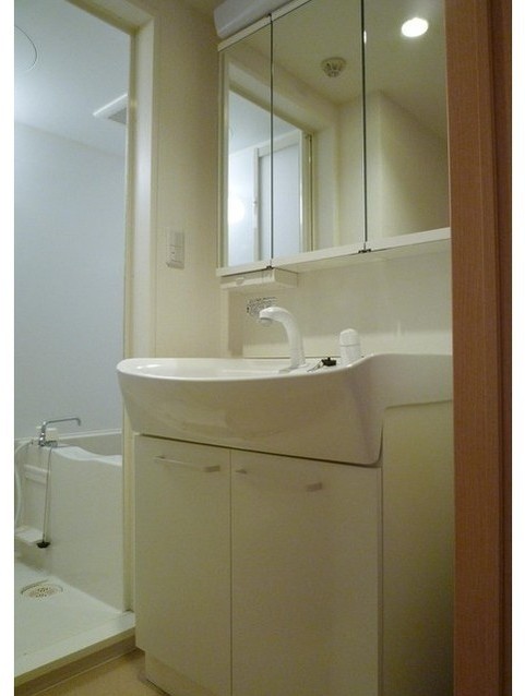 洗面設備　身支度に欠かせない独立洗面台♪