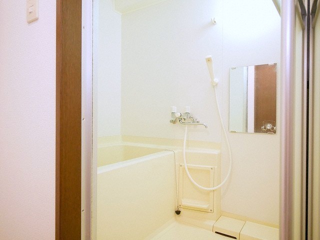 バス・シャワールーム　広々タイプのお風呂です♪